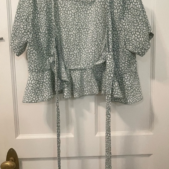 Front tie chiffon shirt - Picture 3 of 3